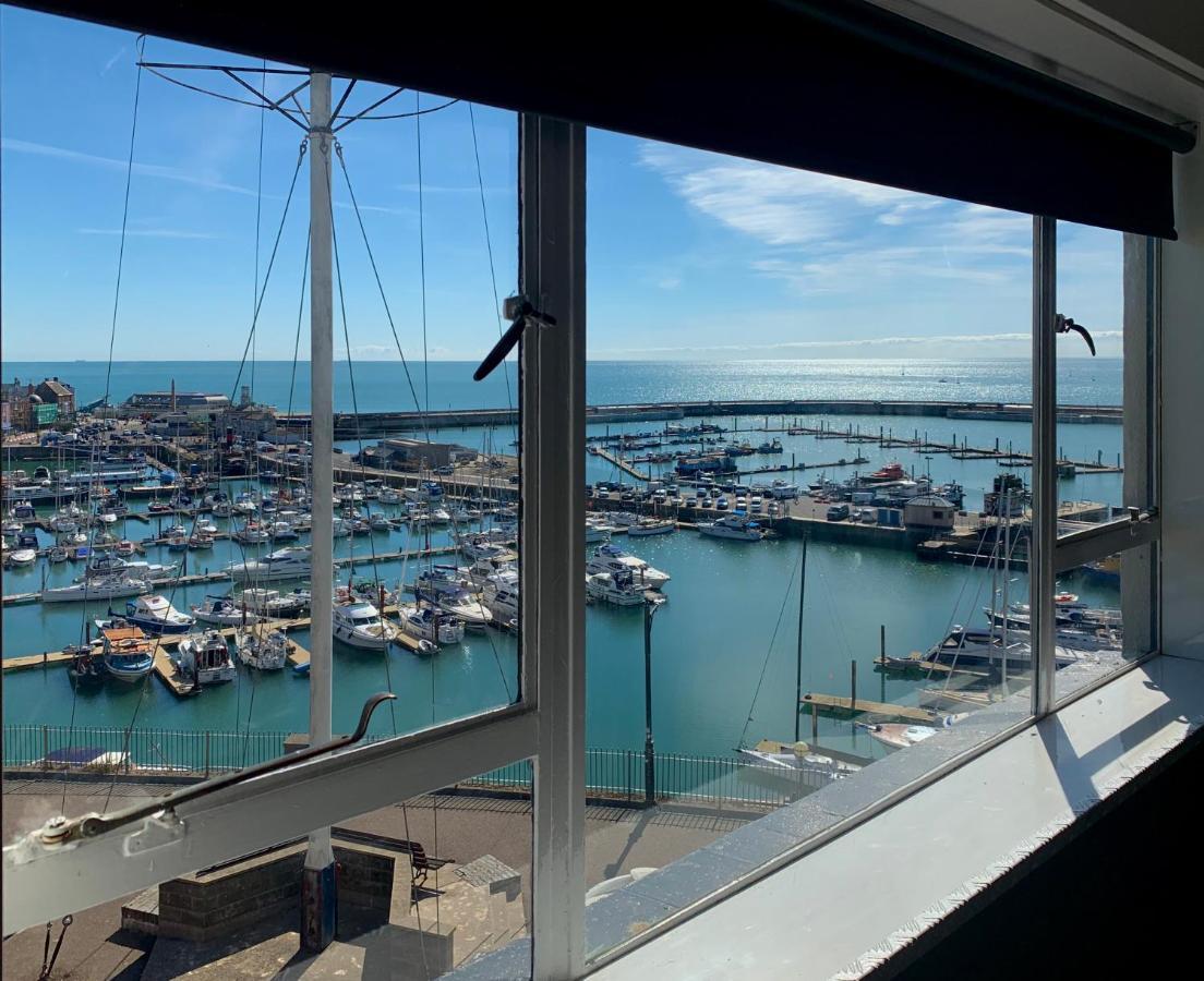 Albert'S Watch Ramsgate Exterior photo